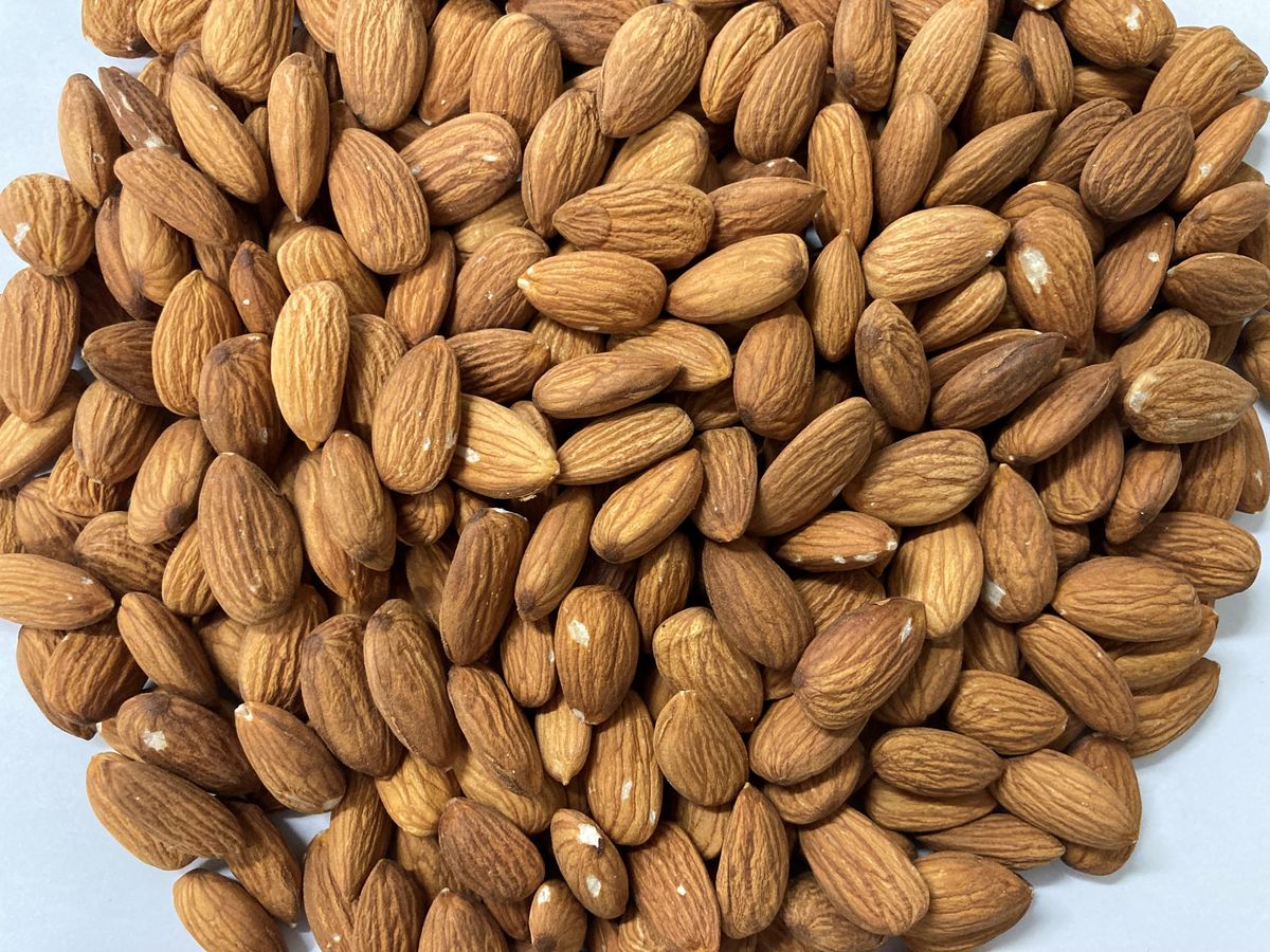 Raw organic almonds