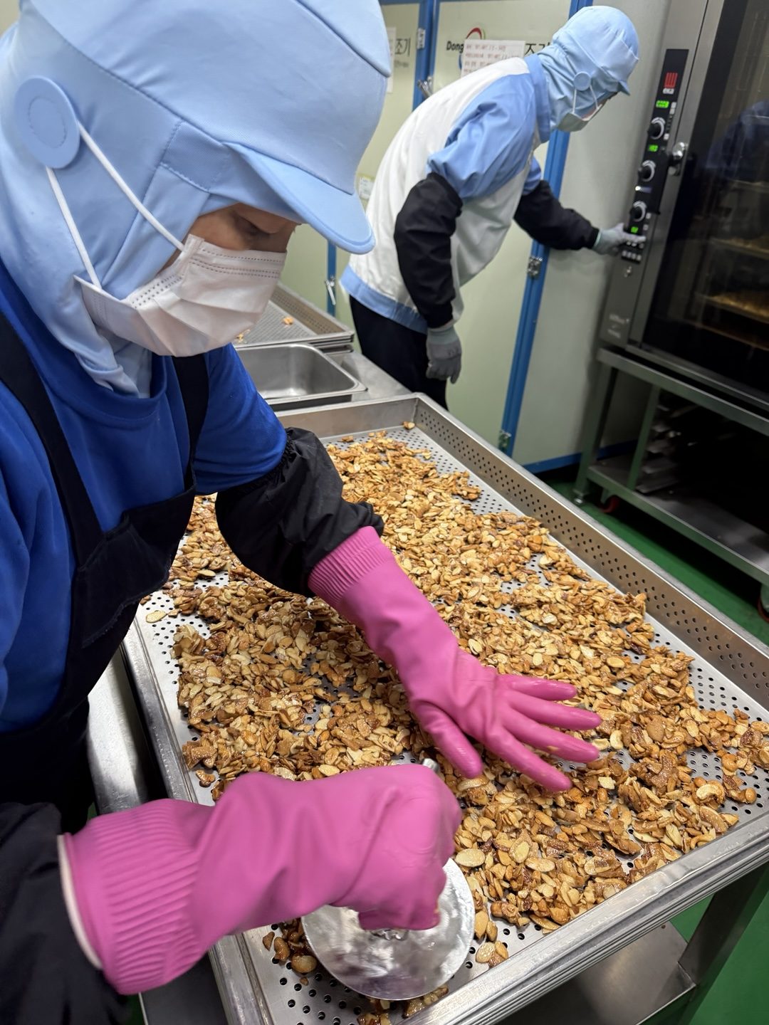 Artisan glazing and finishing at the certified Icheon facility